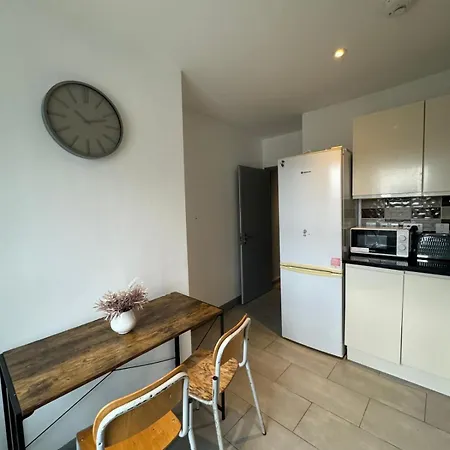 2 Bedroom Flat In Euston 2 Mins Away From Station, No Lift London Exterior photo