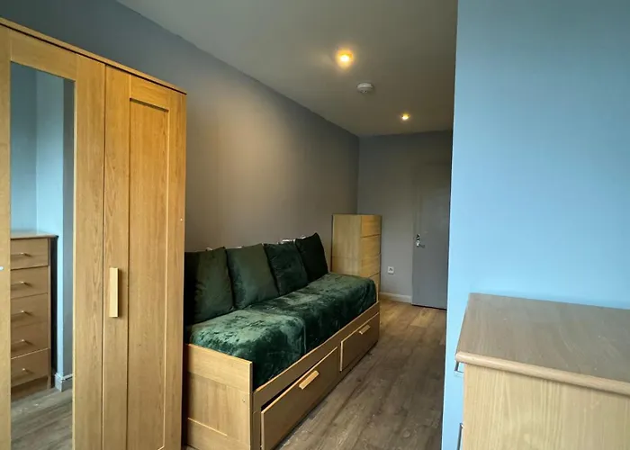 2 Bedroom Flat In Euston 2 Mins Away From Station, No Lift