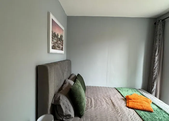 2 Bedroom Flat In Euston 2 Mins Away From Station, No Lift