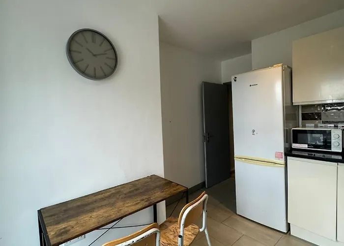 2 Bedroom Flat In Euston 2 Mins Away From Station, No Lift