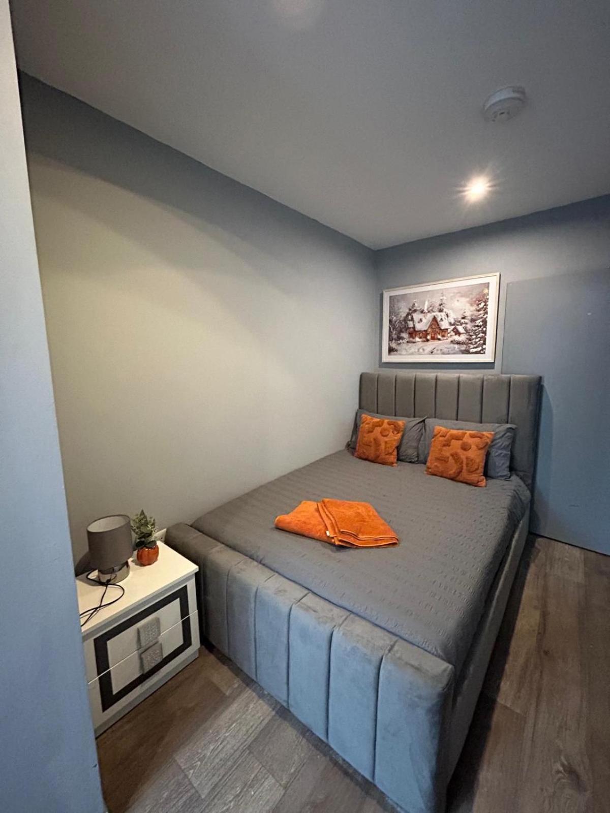 2 Bedroom Flat In Euston 2 Mins Away From Station, No Lift * London